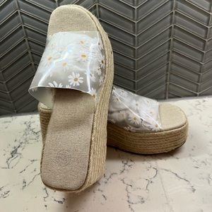 Urban Outfitters UO Solano Daisy Espadrill Wedges